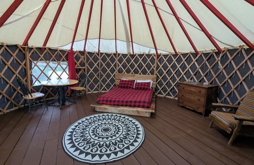 Powassan Cabina | Pondside Yurt Stay on a Heritage Farm with Trails, Sauna & Scenic Views