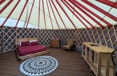 Powassan Cabina | Pondside Yurt Stay on a Heritage Farm with Trails, Sauna & Scenic Views