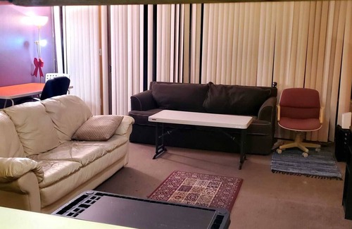 Pontiac Casa | Pontiac Cozy Home Away from Home