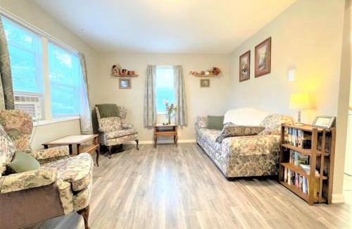 Fort Wayne Casa | Pontiac - Secluded Backyard, Pet Friendly