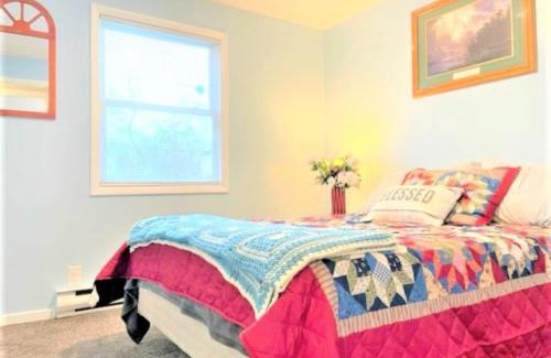 Fort Wayne Casa | Pontiac - Secluded Backyard, Pet Friendly
