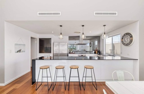 Geographe Casa | Pontoon Paradise Waterfront Serenity in Geographe