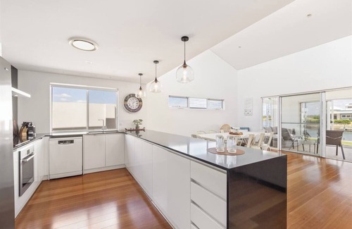Geographe Casa | Pontoon Paradise Waterfront Serenity in Geographe