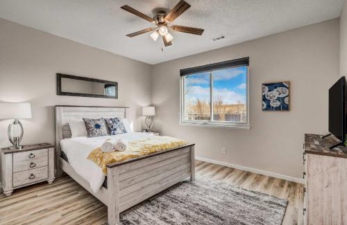 Colorado Springs Casa | Pony Meadows Family Escape with BBQ & Workspace