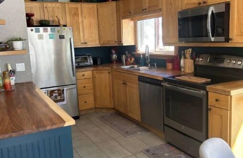 Glacier View Meadows Cabaña | Poo's Corner! Relax w hot tub, mountains & stars!