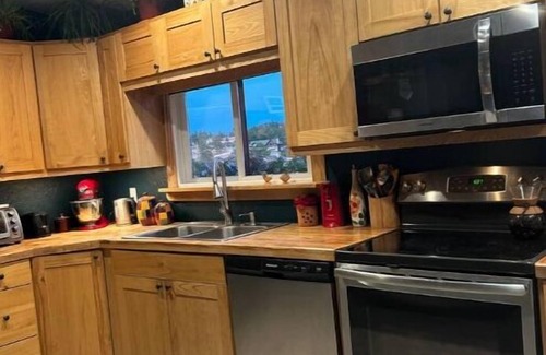 Glacier View Meadows Cabaña | Poo's Corner! Relax w hot tub, mountains & stars!