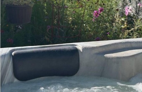 Glacier View Meadows Cabaña | Poo's Corner! Relax w hot tub, mountains & stars!