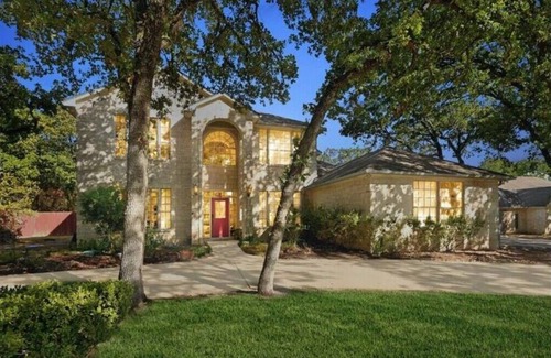 Manchaca Casa | Pool, 1 Acre, Cave, 5 Bedroom Oasis in S. Austin - Sleeps 15