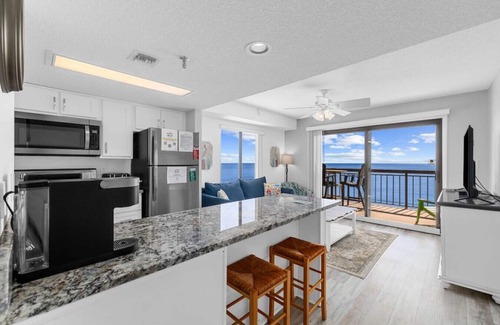 North Myrtle Beach Apartamento | Pool- 2 Beds- Oceanfront Corner at Buena Vista