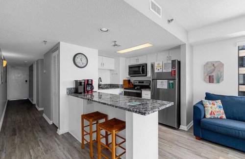 North Myrtle Beach Apartamento | Pool- 2 Beds- Oceanfront Corner at Buena Vista
