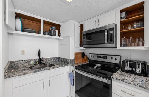 North Myrtle Beach Apartamento | Pool- 2 Beds- Oceanfront Corner at Buena Vista