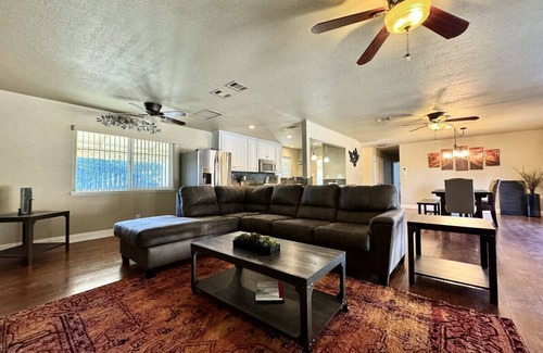 Diamond Springs Casa | Pool-2 King Beds-Hot Tub-Fire Place-Garage Parking