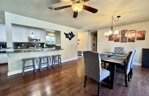 Diamond Springs Casa | Pool-2 King Beds-Hot Tub-Fire Place-Garage Parking