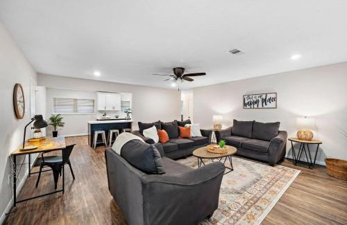 Deer Park Casa | Pool 5 Star Large Deer Park home Super Host