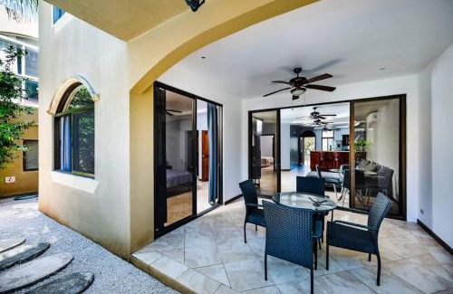Playa Langosta Apartamento | Pool & Ac Close To Beach With Free Bikes!