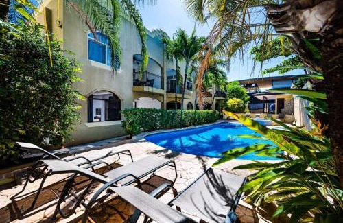 Playa Langosta Apartamento | Pool & Ac Close To Beach With Free Bikes!