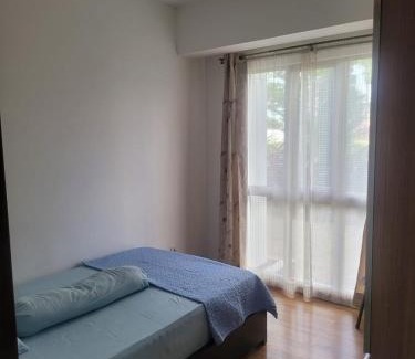 Tangerang Apartamento | Pool Access 3BR Apt at Midtown Signature Gading Serpong