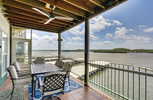 Lakeland Apartamento | Pool Access at Waterfront Lake Ozarks Rental!