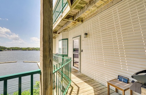 Lakeland Apartamento | Pool Access at Waterfront Lake Ozarks Rental!