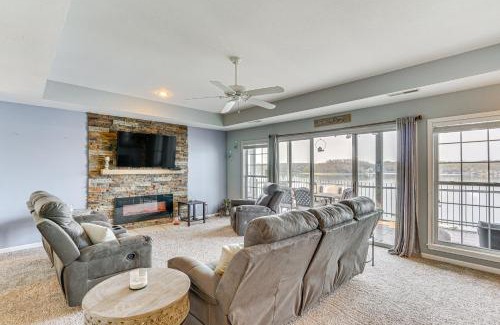 Lakeland Apartamento | Pool Access at Waterfront Lake Ozarks Rental!