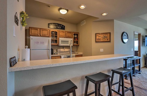 Lakeland Condominio | Pool Access & Boat Slip: Lake Ozark Condo!