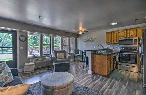 Afton Condominio | Pool Access: Condo w/ Patio in Afton