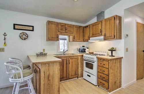 Ocean Pines Casa | ¡NUEVO! Dog-Friendly Berlin Home w / Comm Pool & Marina