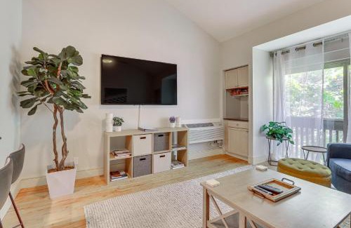 South Beach Apartamento | Pool Access Idyllic Sea Pines Gem, Walk to Beach