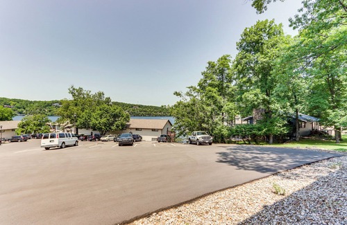Osage Beach Apartamento | Pool Access & Lake View: Osage Beach Condo!
