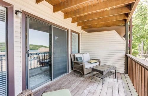 Osage Beach Apartamento | Pool Access & Lake View: Osage Beach Condo!