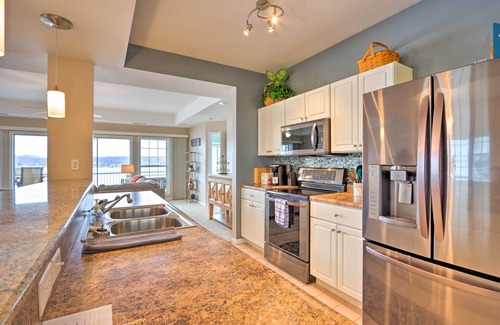 Lakeland Condominio | Pool Access: Waterfront Lake Ozark Condo w/ Patio