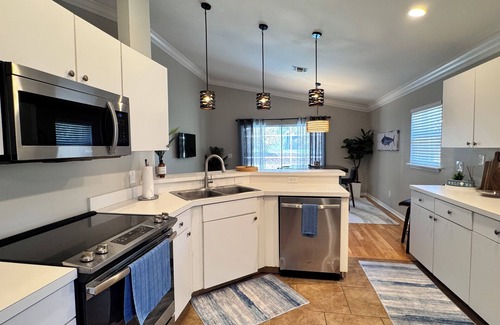 Three Oaks Casa | Pool, Amenities, Close to Shopping, Entertainment & more at Robs Gulf Retreat!