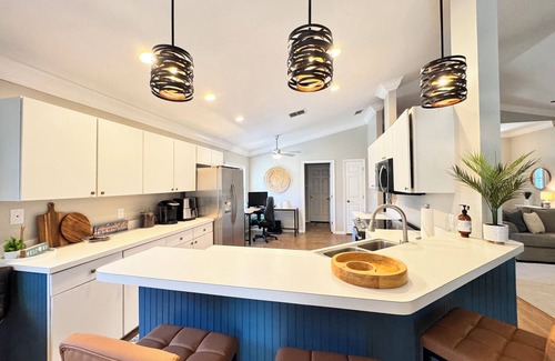 Three Oaks Casa | Pool, Amenities, Close to Shopping, Entertainment & more at Robs Gulf Retreat!