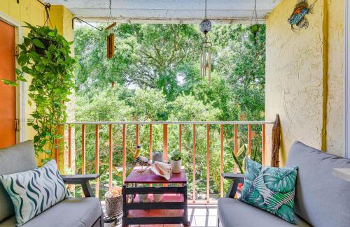 Mary Esther Apartamento | Pool and Beach Access Lovely Mary Esther Condo!