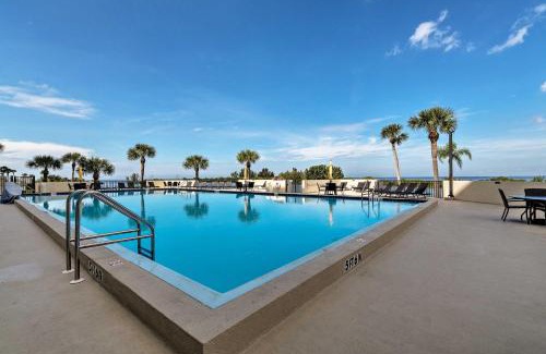 Hudson Apartamento | Pool and Beach Access Waterfront Hudson Condo!