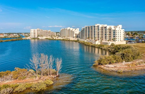 Hudson Apartamento | Pool and Beach Access Waterfront Hudson Condo!