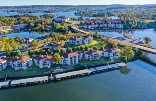 Lake Hamilton Apartamento | Pool and Dock Access Lakefront Hot Springs Condo!