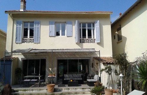 Mazargues Villa | villa con piscina y jardín