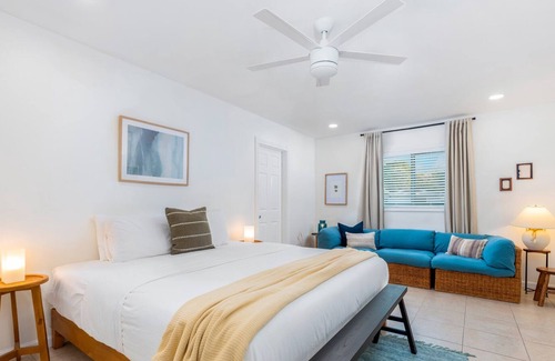 Central Oakland Park Casa | Casa con piscina, jacuzzi y parrilla cerca de la playa.