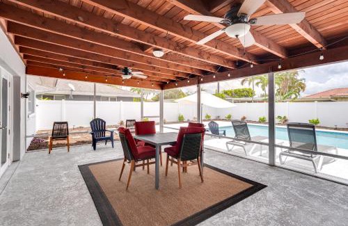 Hunt Club Casa | Pool and Screened-In Patio Tropical Florida Abode