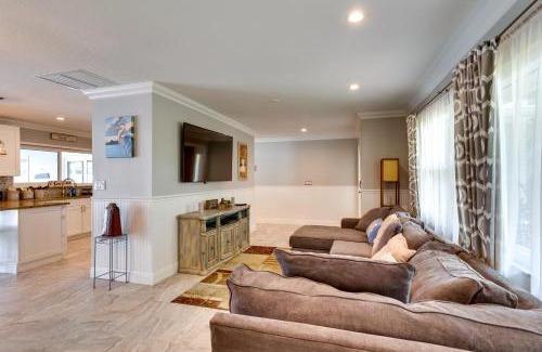 Hunt Club Casa | Pool and Screened-In Patio Tropical Florida Abode