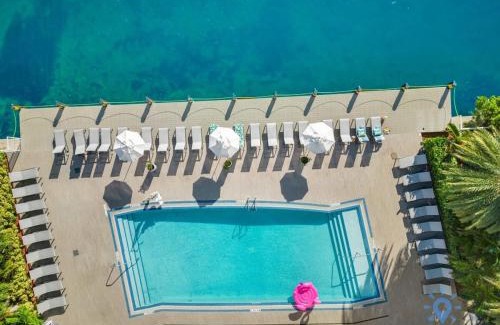 Hallandale Beach Apartamento | Pool Apartment with Balcony Near Beach