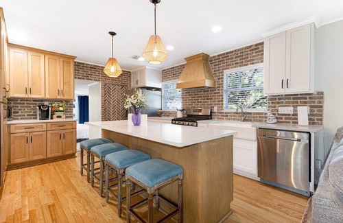 Historic District Casa | Pool, bbq & large backyard in charming downtown. Pet Friendly!