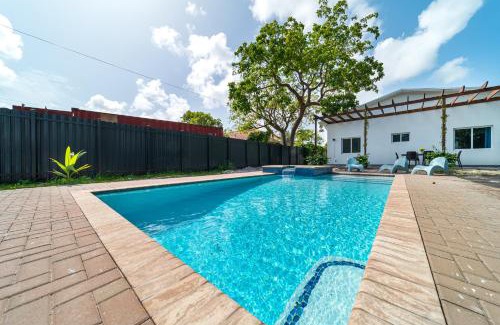 Hallandale Beach Villa | Pool Boutique Villa by the Beach 1