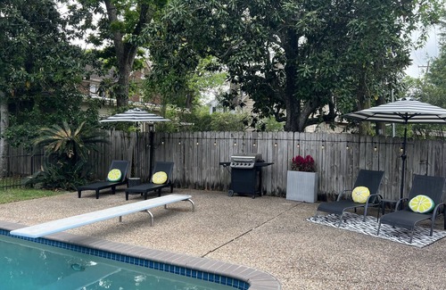 Oaks Historic District Apartamento | Pool Cottage in Historic Old Town Beaumont