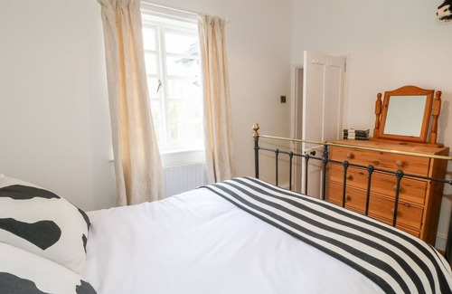 Sturton By Stow Cabaña | Pool Cottage, SAXILBY