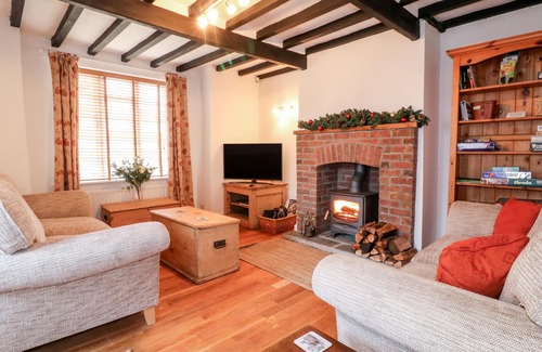 Sturton By Stow Cabaña | Pool Cottage, SAXILBY