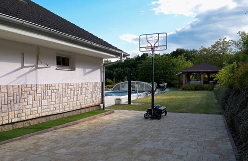 Probostov Casa | Pool cottage retreat near Prague