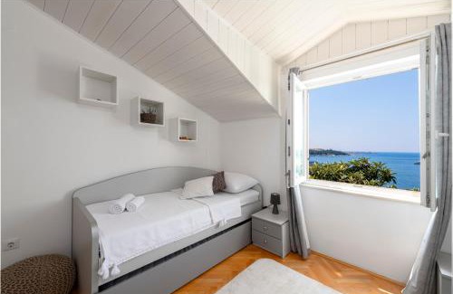Lozica Apartamento | Pool Deck Comfort Apartment
