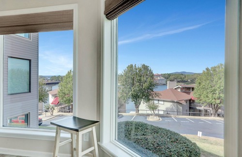Lake Hamilton Apartamento | Pool & Dock Access: Lakefront Hot Springs Condo!
